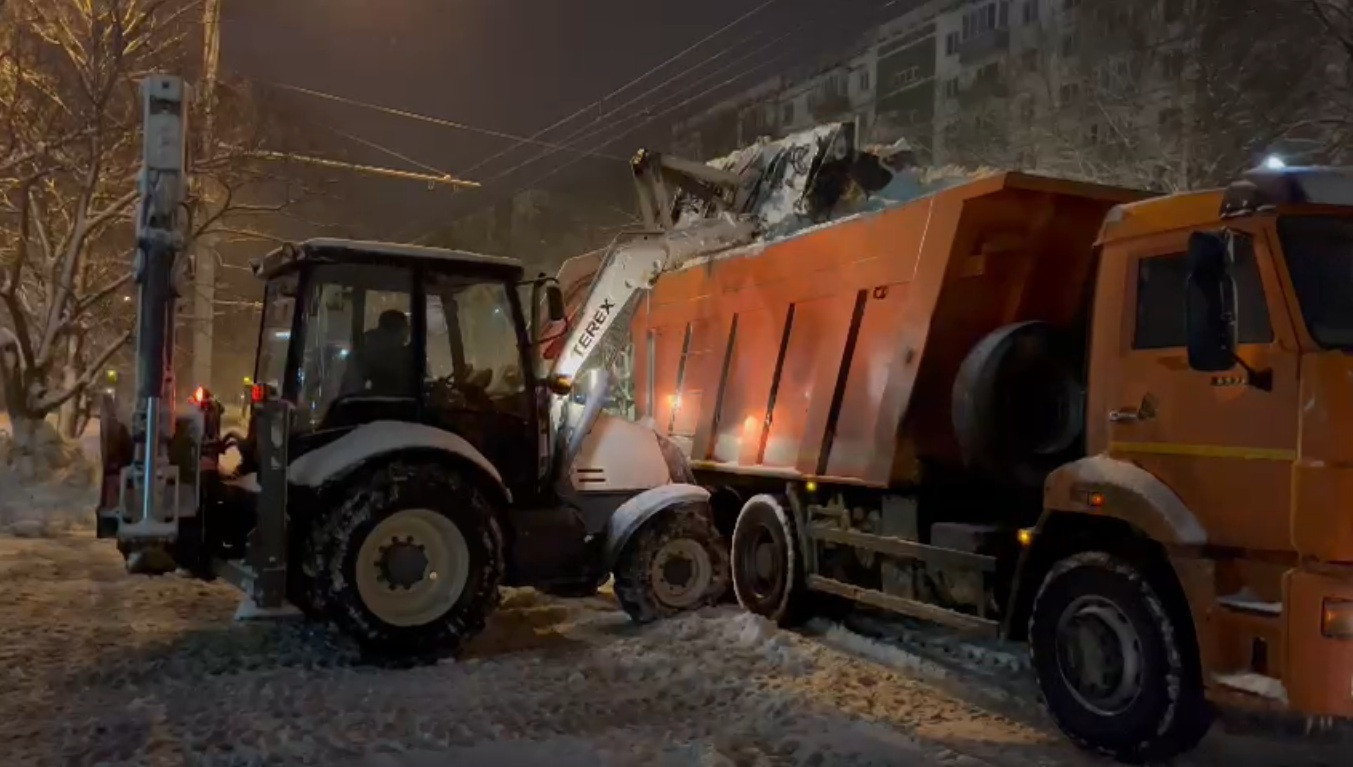 В ночь с 16 на 17 февраля коммунальщики вывезли из Ставрополя около 150 КАМАЗов снега