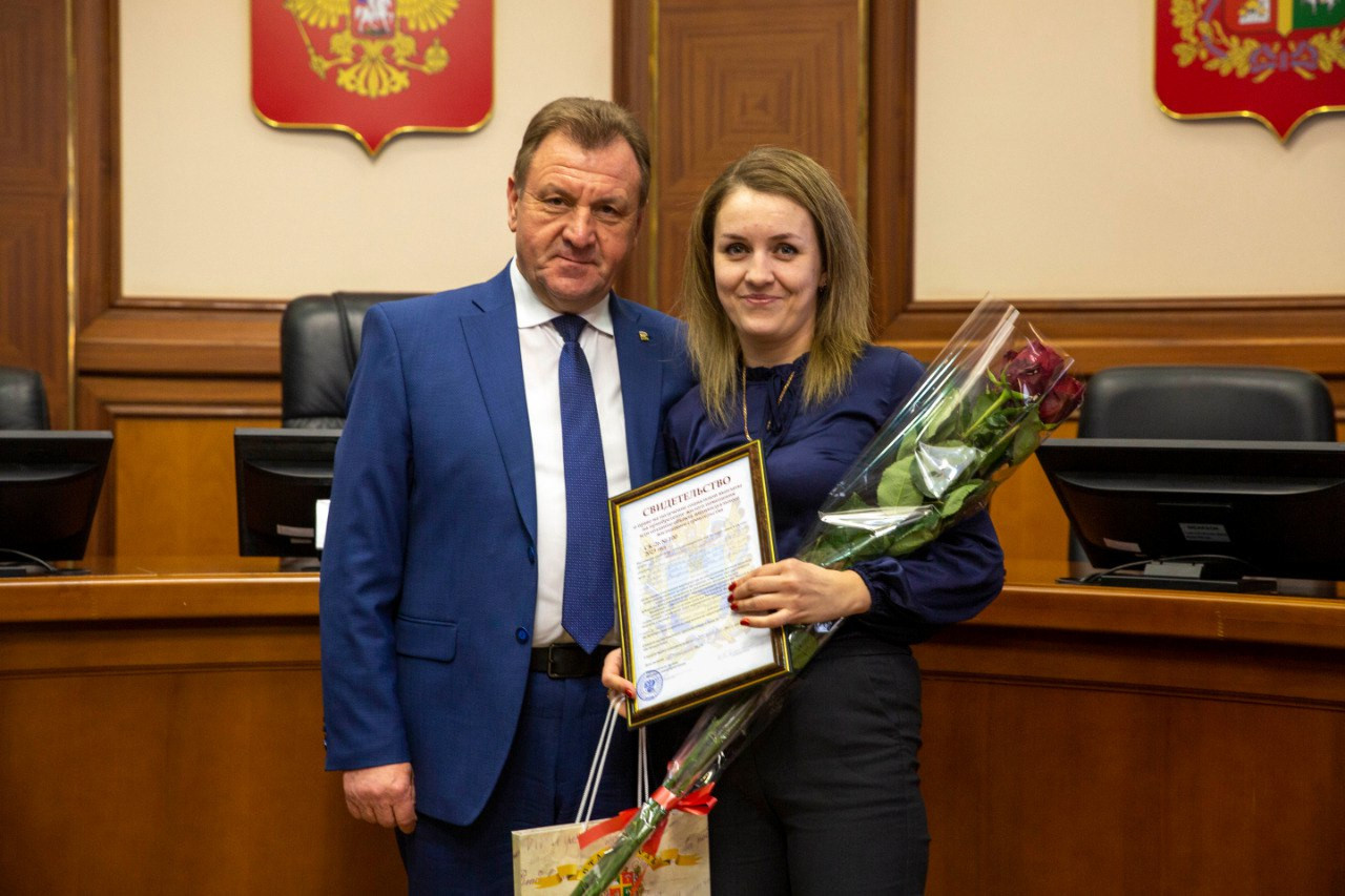 7 молодых семей из Ставрополя получили сертификаты на покупку жилья