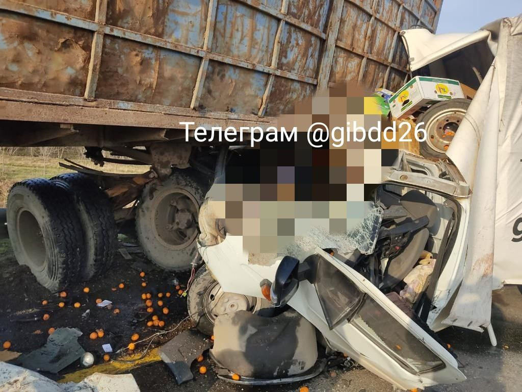 Один человек погиб и один ранен в ДТП с двумя грузовиками на Ставрополье