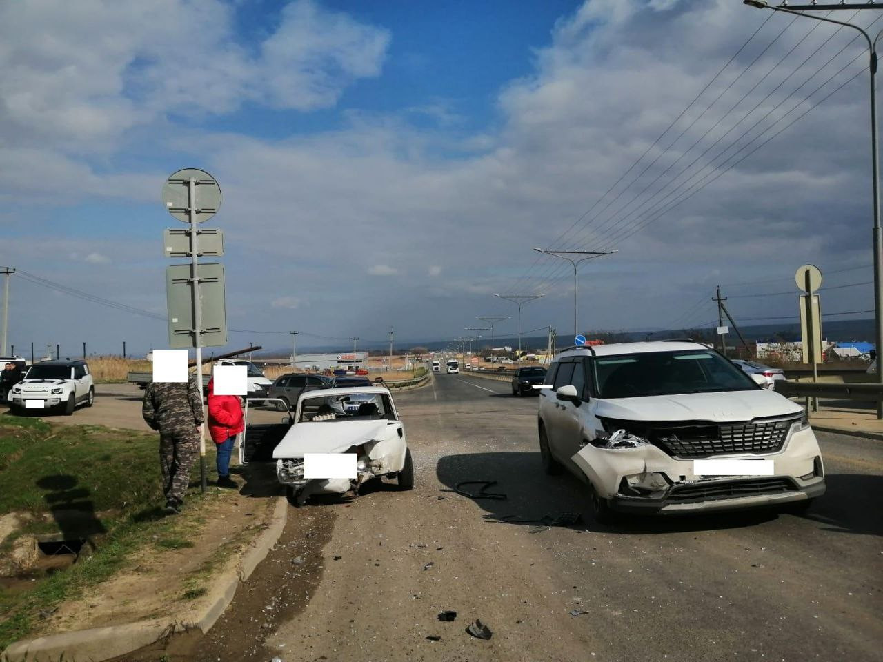 В Ставрополе в аварии с минивэном пострадал 72-летний водитель ВАЗа