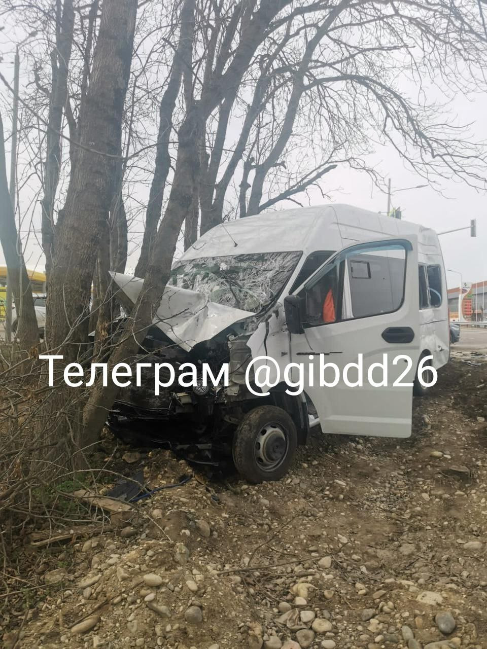 В Ессентуках столкнулись грузовая и пассажирская ГАЗели, 3 человека пострадали