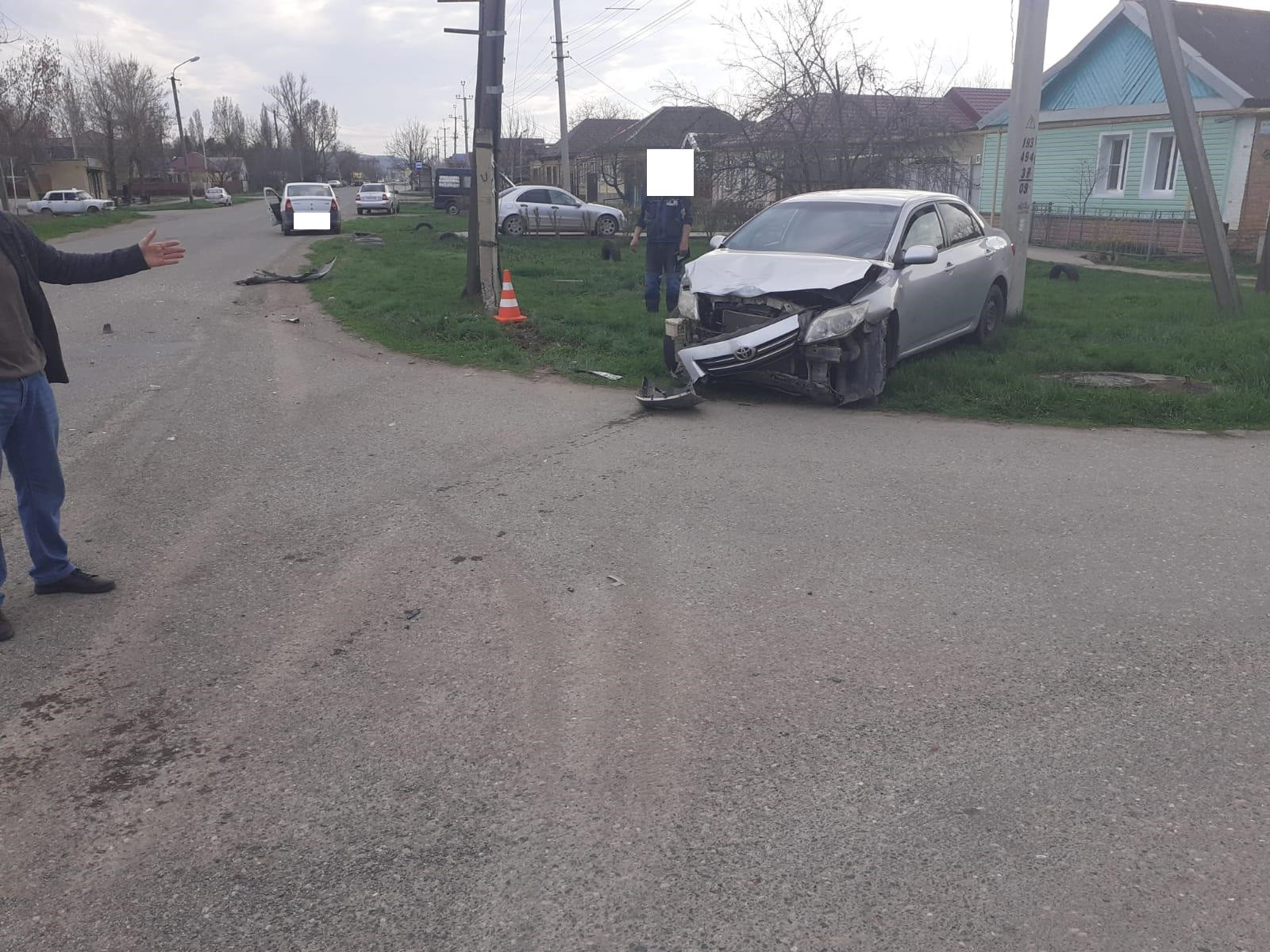 3 человека пострадали при столкновении 2 авто в Зеленокумске
