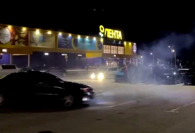 В Ставрополе оштрафовали дрифтера на Мерседесе около Ленты