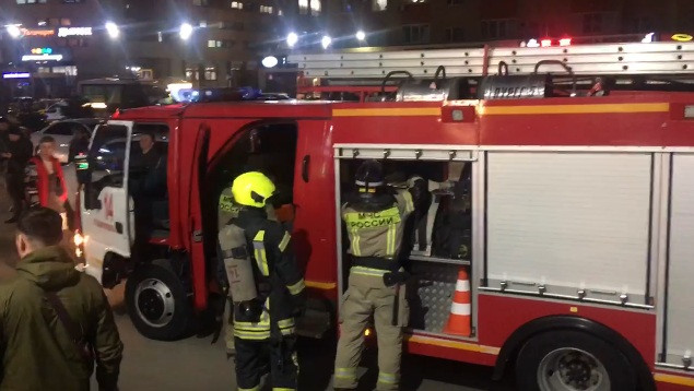 В микрорайоне Перспективном в Ставрополе загорелся цокольный этаж здания