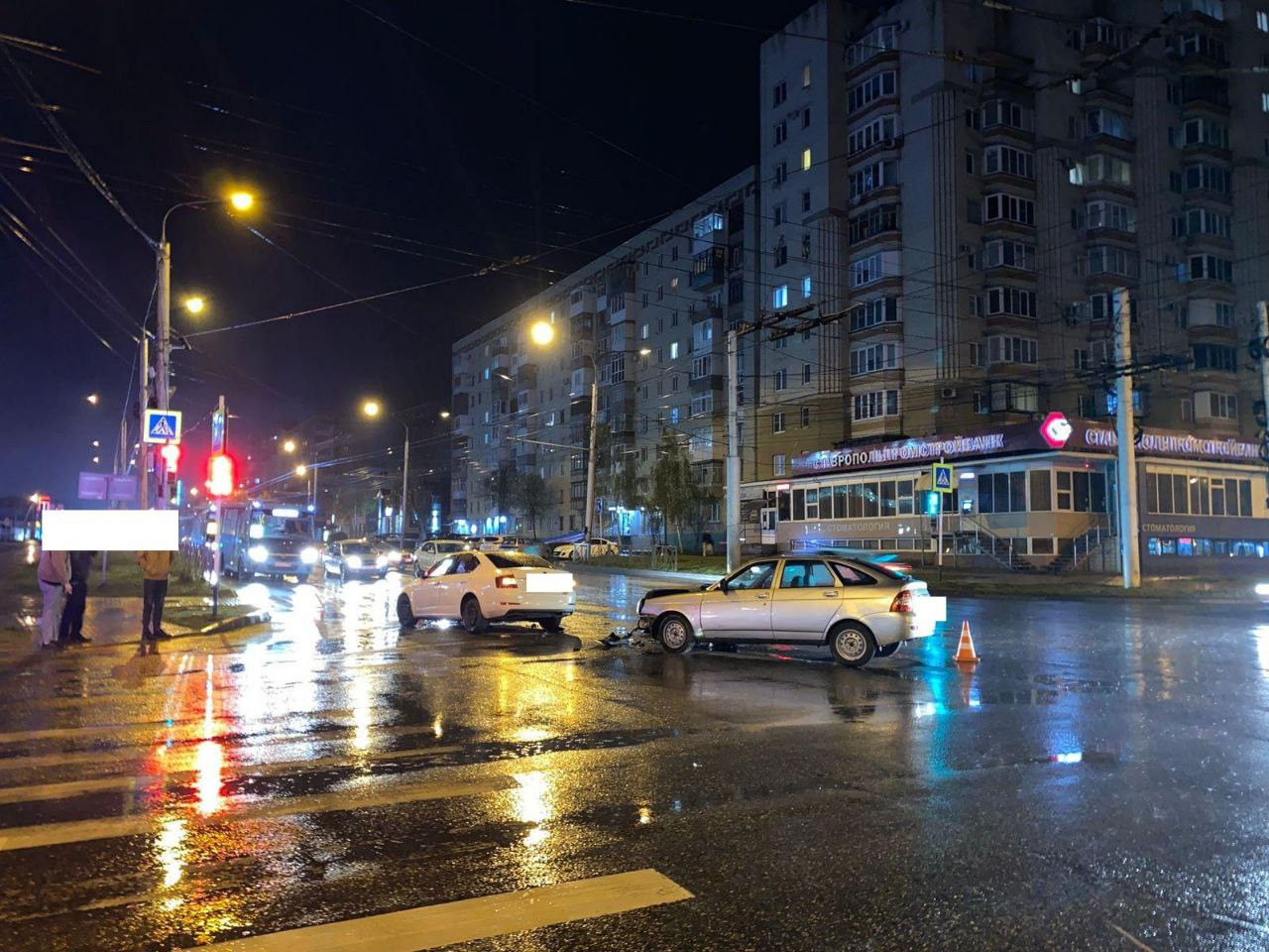 Три пассажира пострадали при столкновении двух автомобилей в Ставрополе
