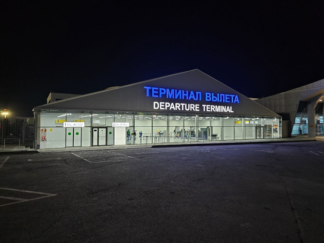 Рядом с терминалом вылета в аэропорту Минвод построили новую входную группу