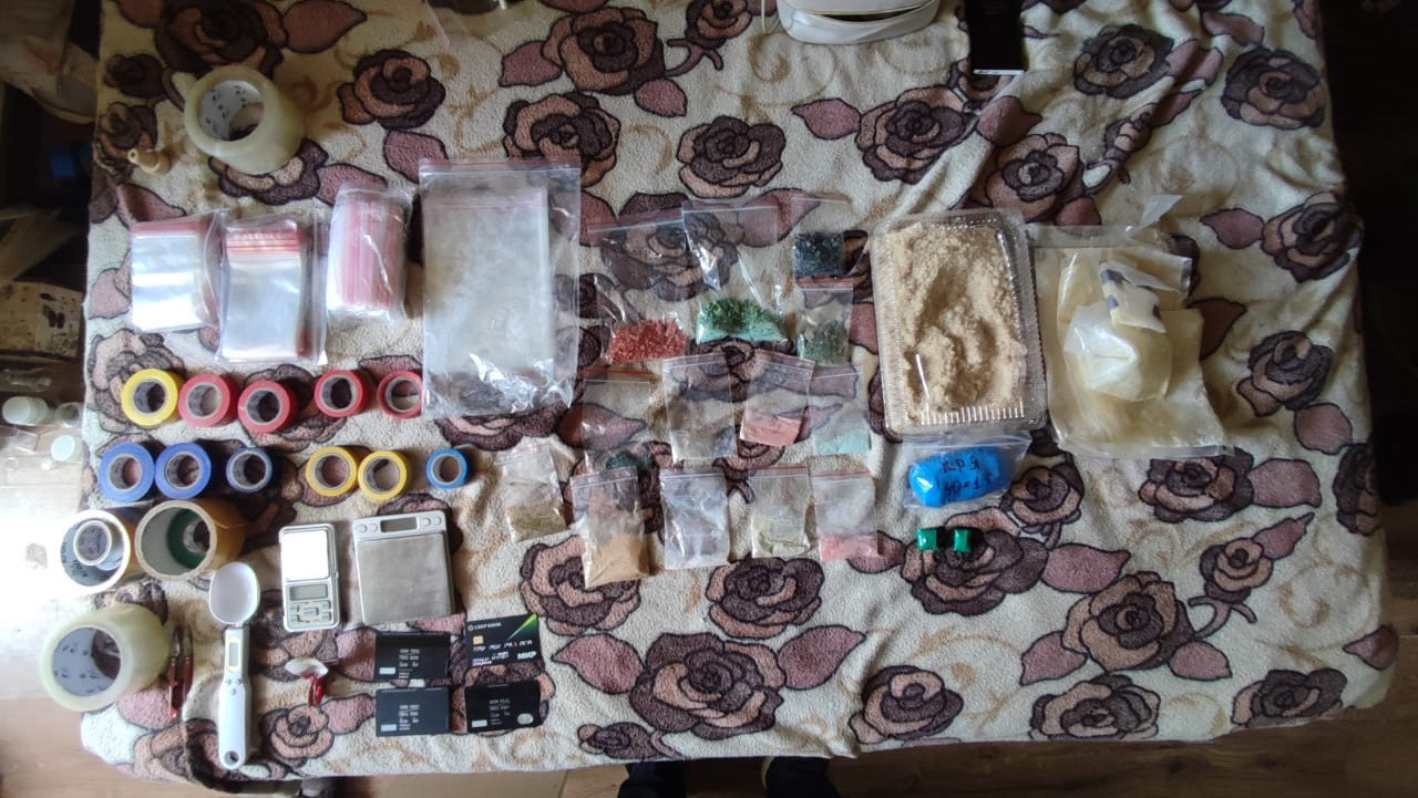 У жительницы Невинномысска полицейские изъяли более 1 кг синтетического наркотика