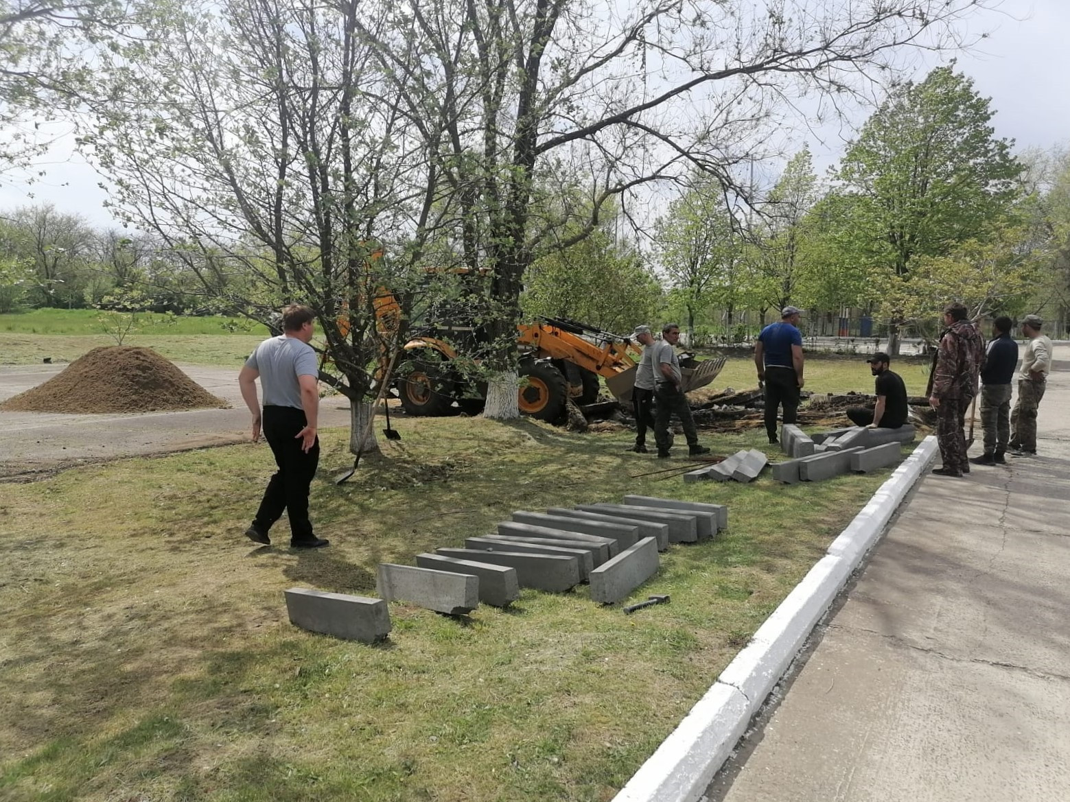 В поселке Солнечнодольске на Ставрополье продолжается обустройство скейт-городка