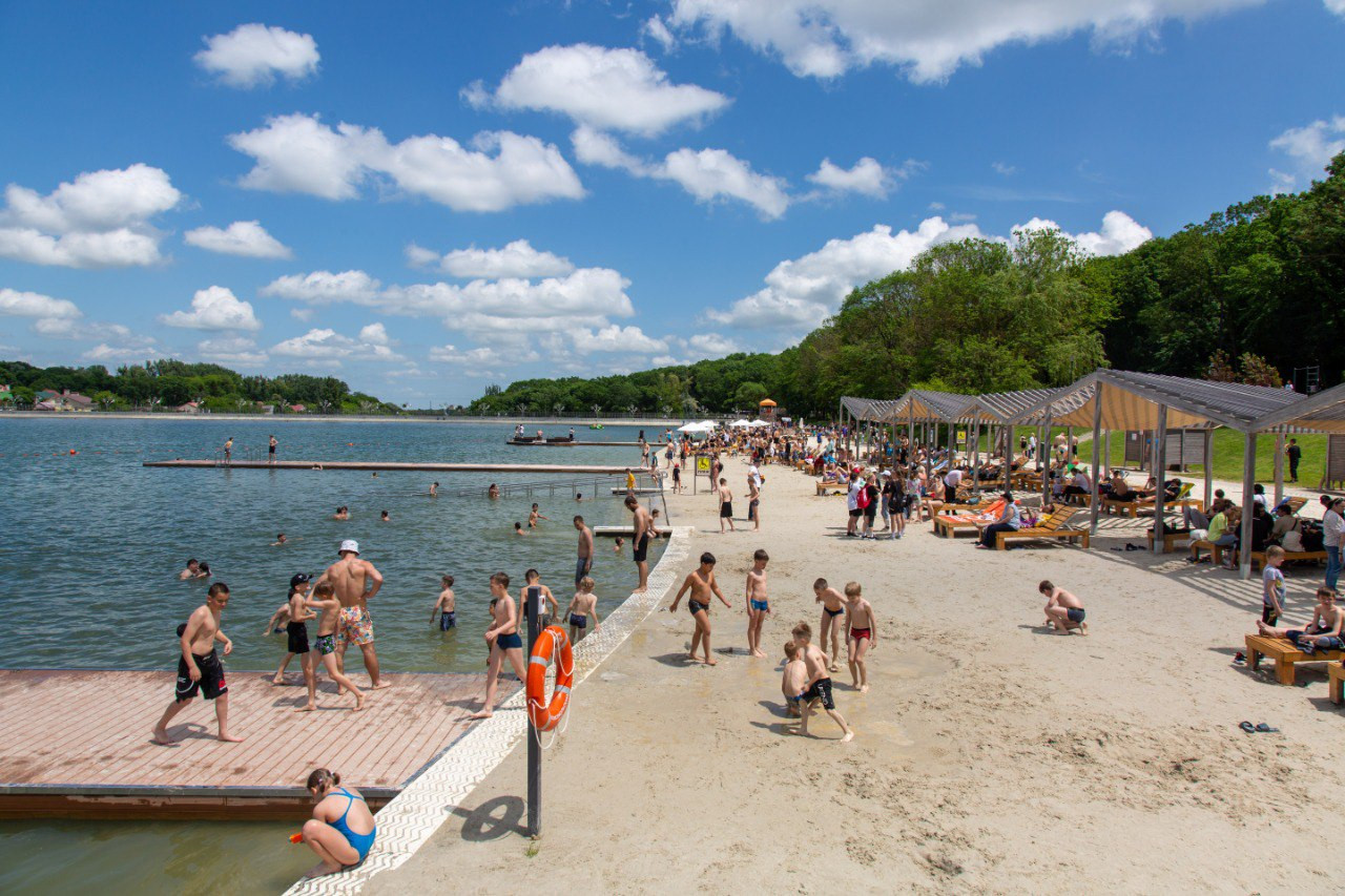 Около 15 тысяч человек посетили открытие купального сезона на Комсомольском пруду в Ставрополе