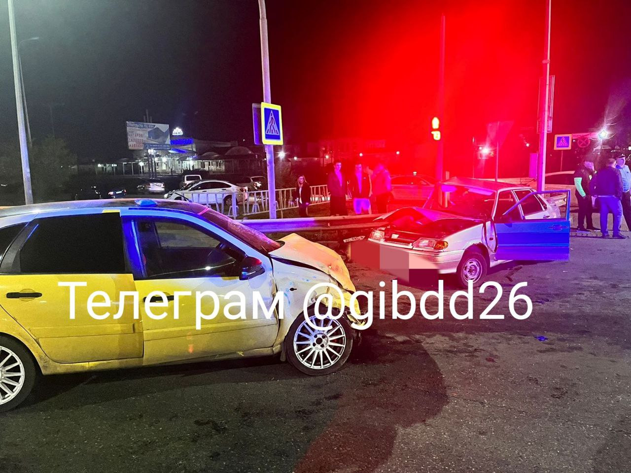 В Минводах 6 человек пострадали при столкновении двух легковых автомобилей