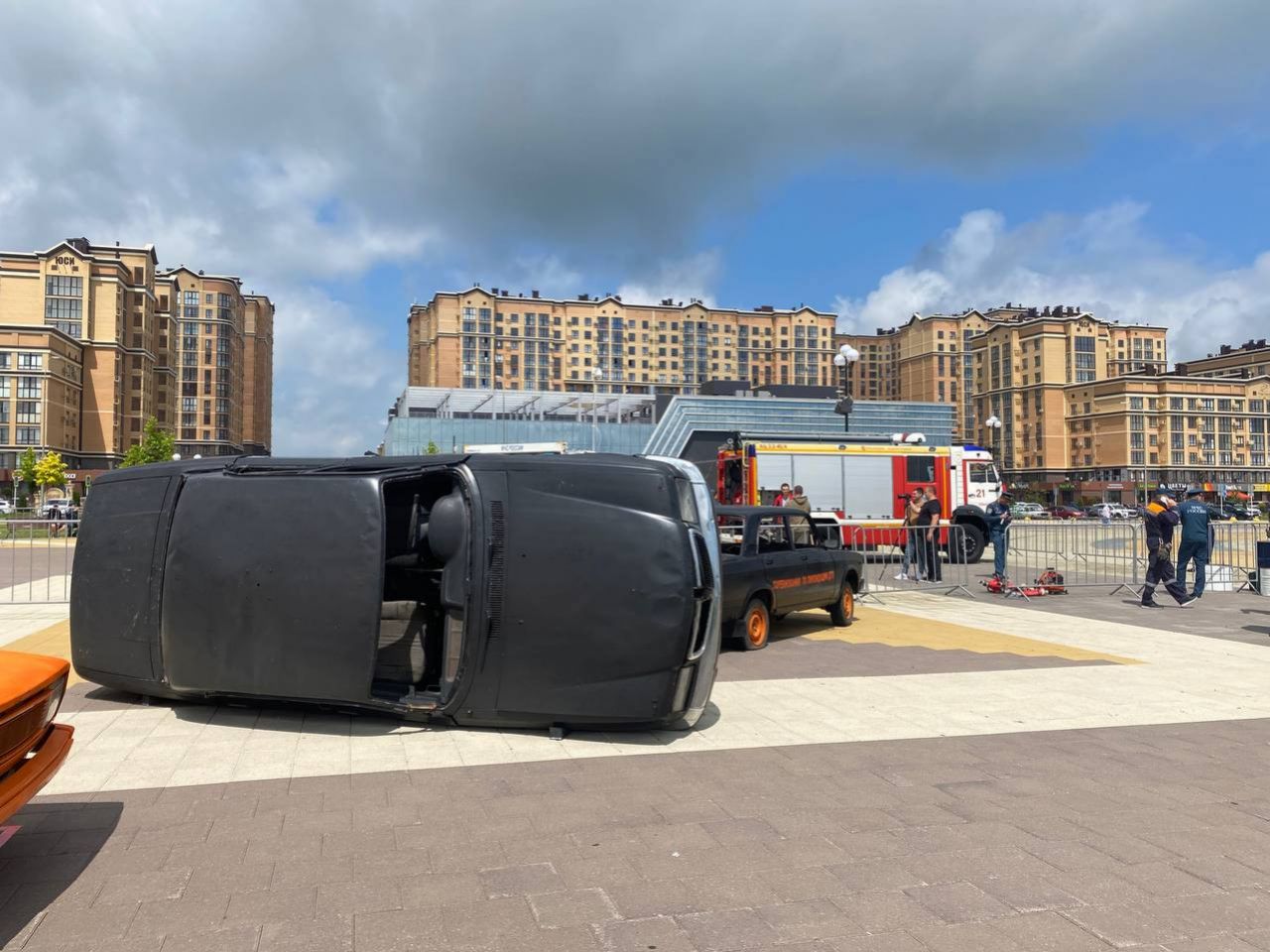 Перевернутая машина на Владимирской площади и пострадавшие: в Ставрополе  отрабатывают оказание помощи попавшим в ДТП - АТВмедиа