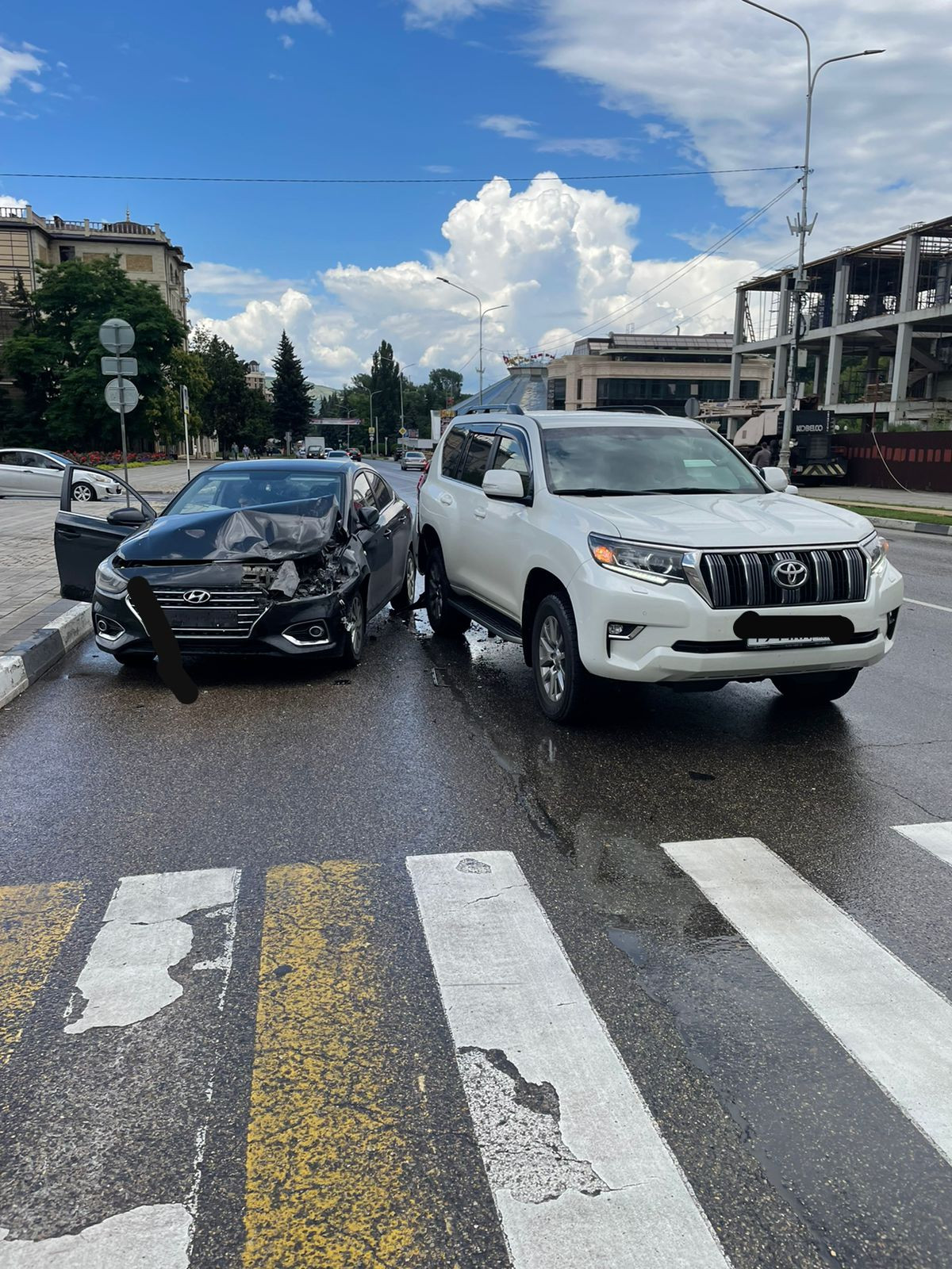 Женщина с ребенком попала в ДТП, пропуская на 