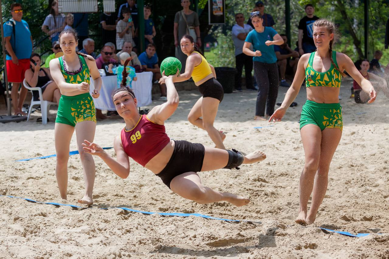 Пляжный женский гандбол фото
