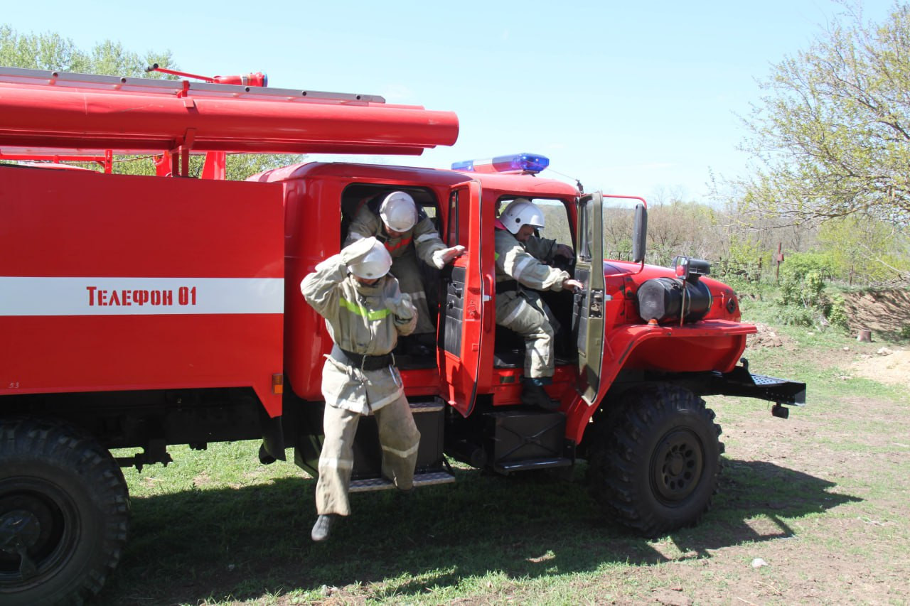 В селе Старомарьевка Ставропольского края произошло 2 крупных пожара -  АТВмедиа