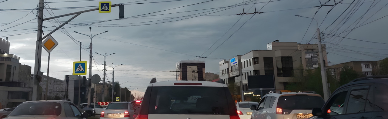 Просмотр соцсетей и прослушивание музыки - любимые занятия ставропольцев, когда они стоят в пробке