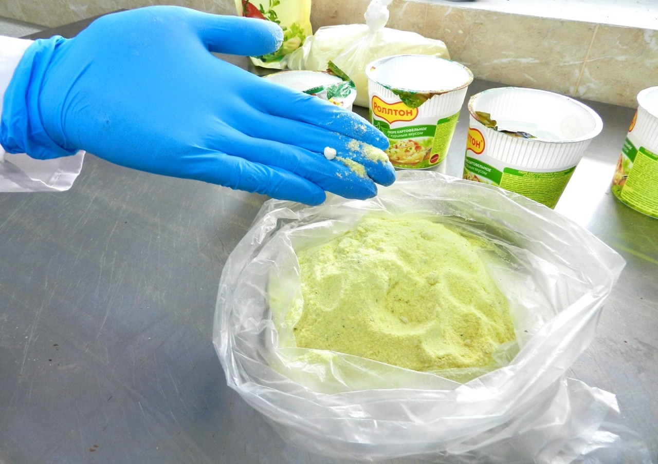 4,66 граммов наркотиков и 23 телефона пытались передать осужденным друзья и родственники