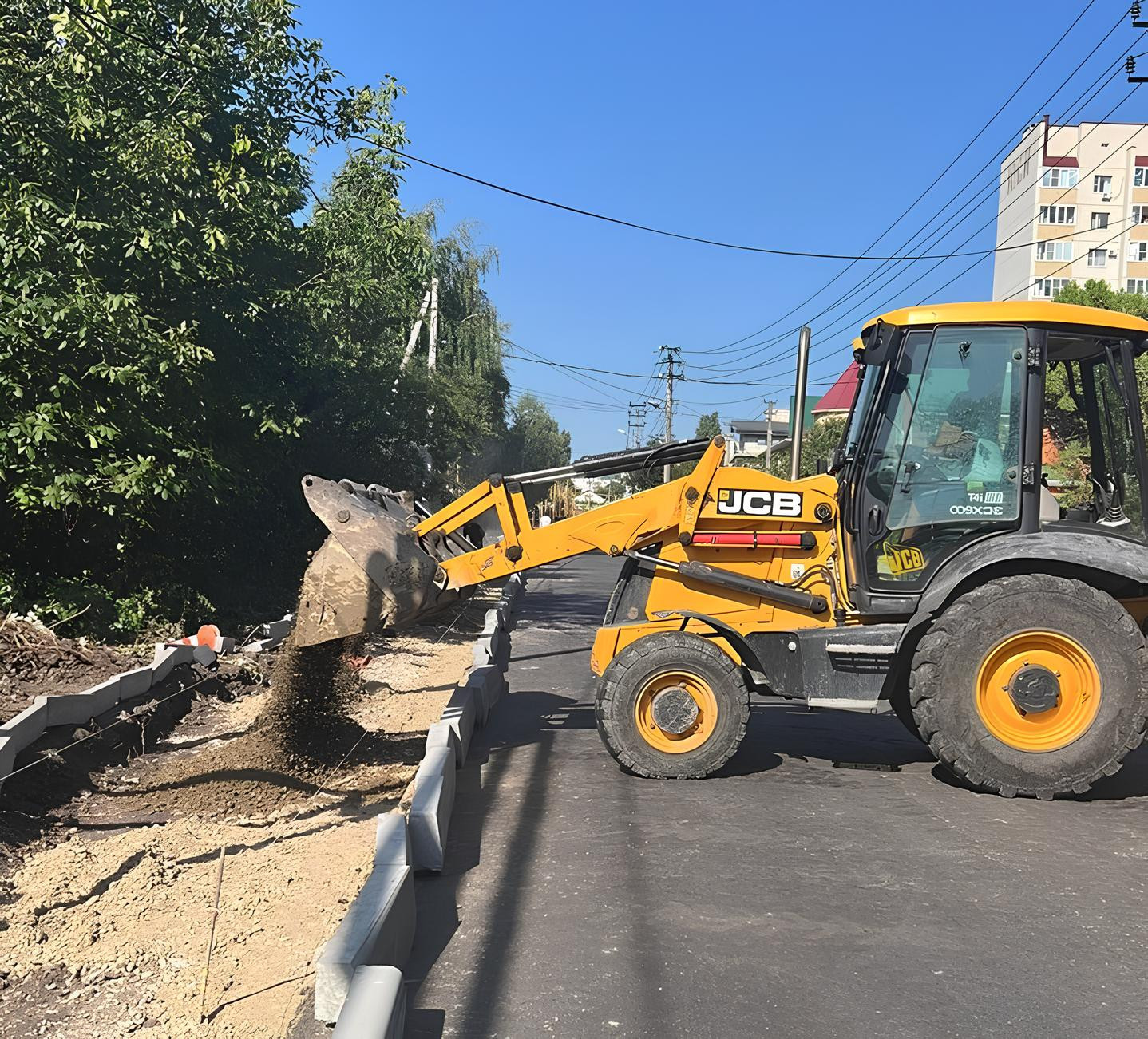 В Ставрополе начали асфальтировать дороги около школы на Федеральной -  АТВмедиа