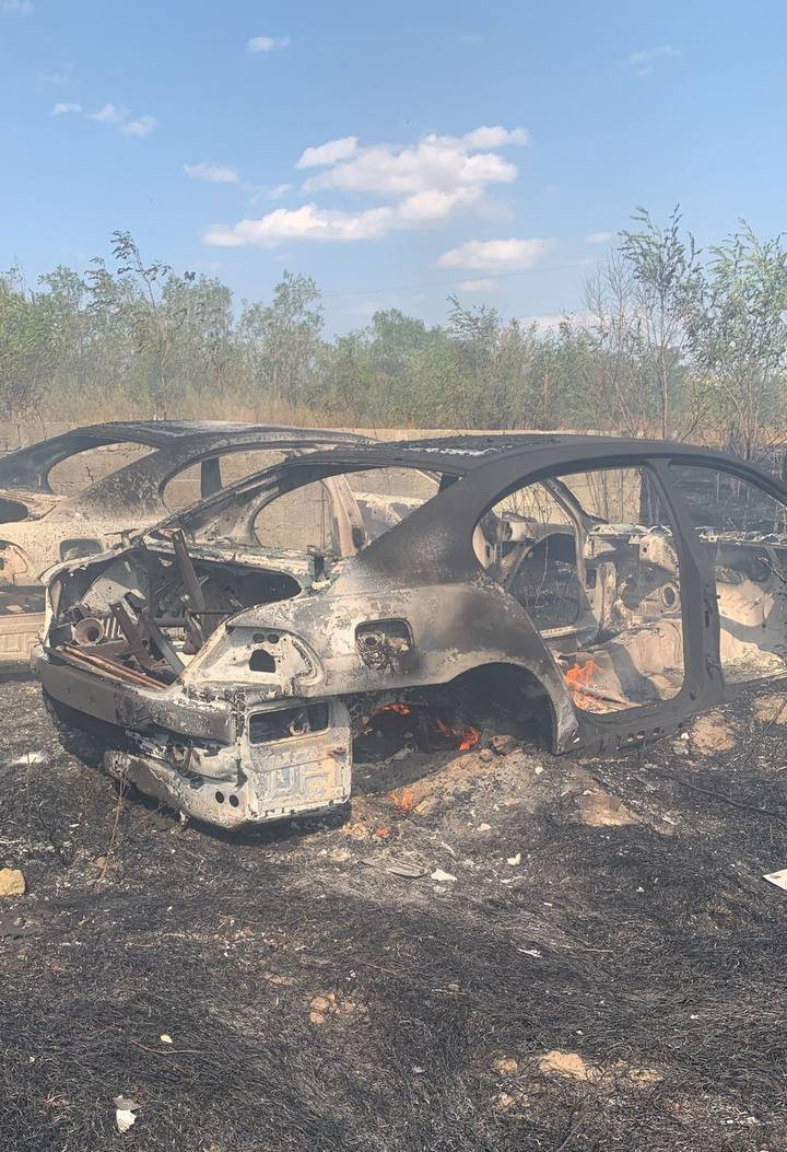 Две легковые машины сгорели при пожаре в Кочубеевском округе
