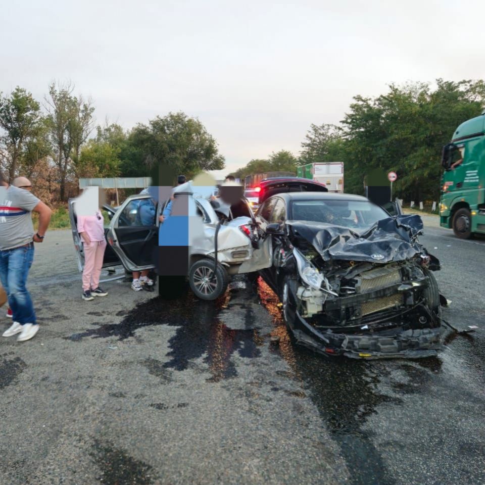 Два человека пострадали в тройном ДТП вблизи Ставрополя | 13.09.2023 |  Ставрополь - БезФормата