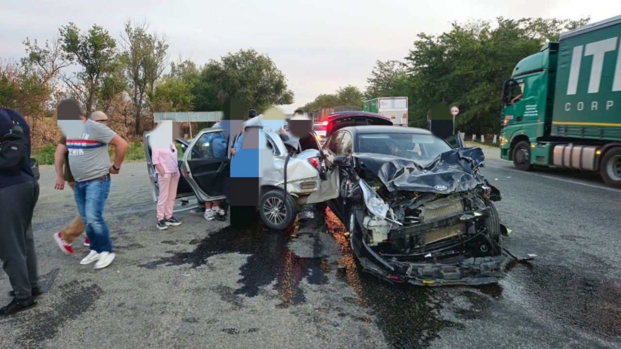 Два человека пострадали в тройном ДТП вблизи Ставрополя - АТВмедиа