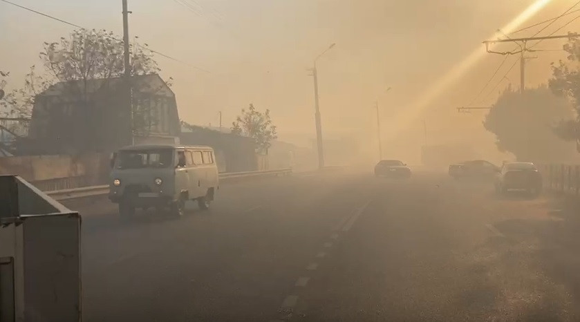 Из-за задымления ограничено движение на ул. Объездной в Ставрополе