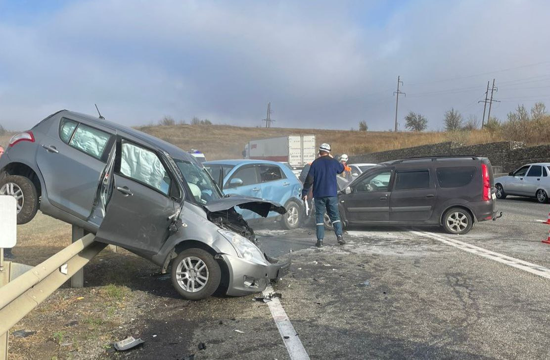 Два человека пострадали в аварии с участием четырех машин вблизи Ставрополя  | 04.11.2023 | Ставрополь - БезФормата