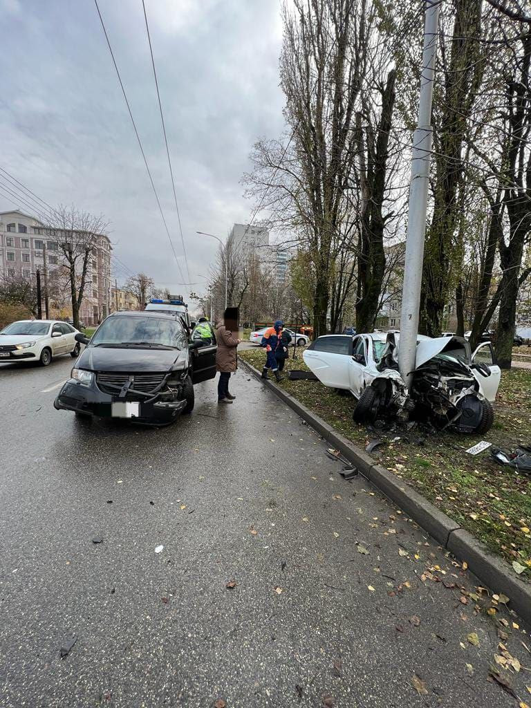 Открытый перелом плеча получил водитель 