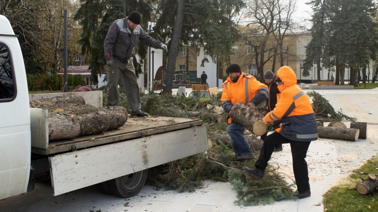 В Ставрополе завершается ликвидация последствий сильного ветра | 28.11.2023  | Ставрополь - БезФормата