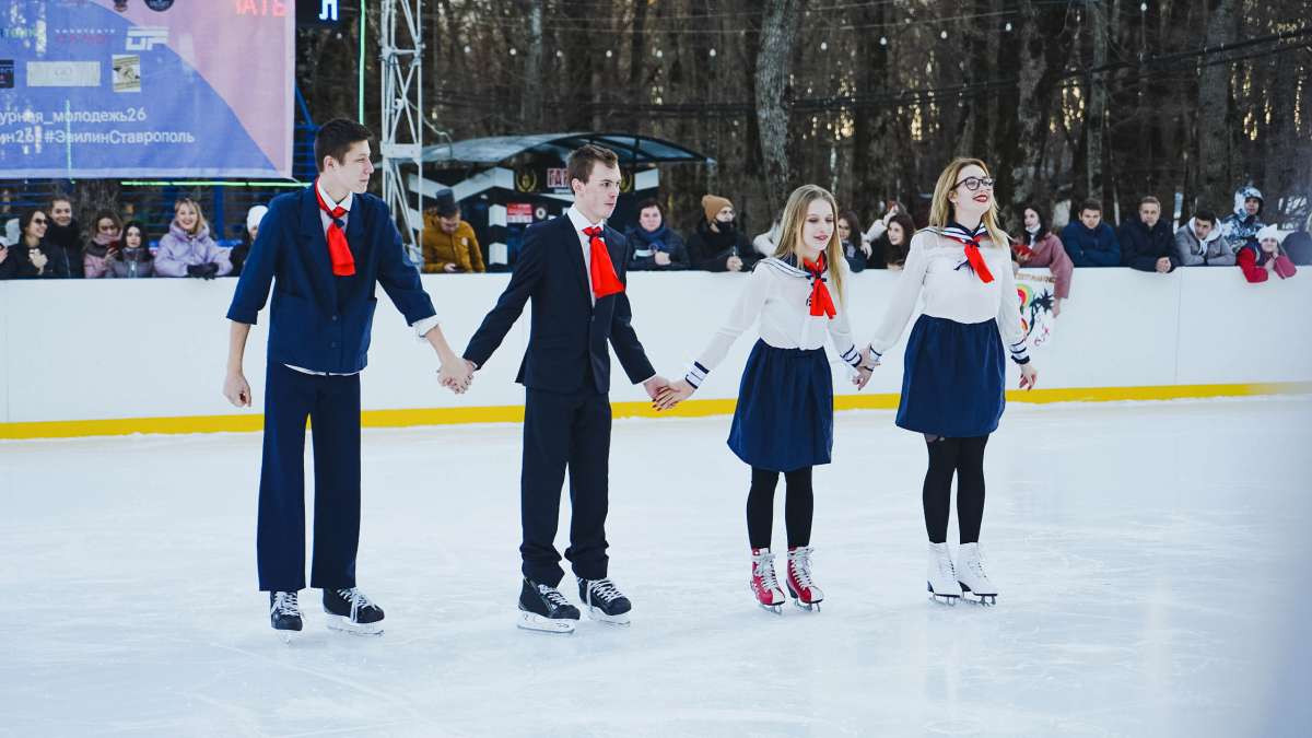 новогодний салют в москве 2020 на красной площади. елка в москве 2019 на красной площади. сейчас будут проходить новый. празднование нового года на красной площади. встреча нового года на площади.