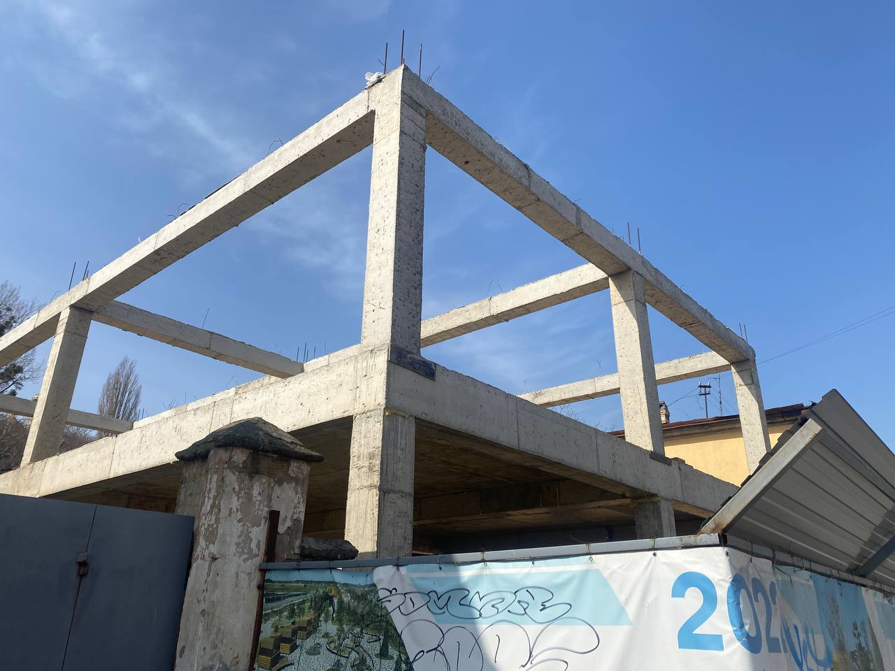 Самострой на месте исторического здания обязуют снести в Ставрополе