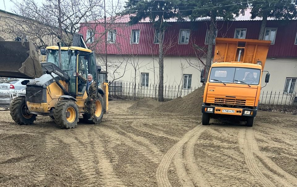 В Ставрополе ремонтируют парковку на улице Партизанской