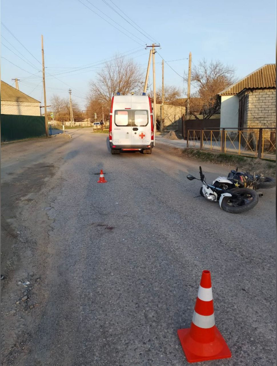 Мотоциклист без прав с признаками опьянения пострадал в аварии в Буденновском округе