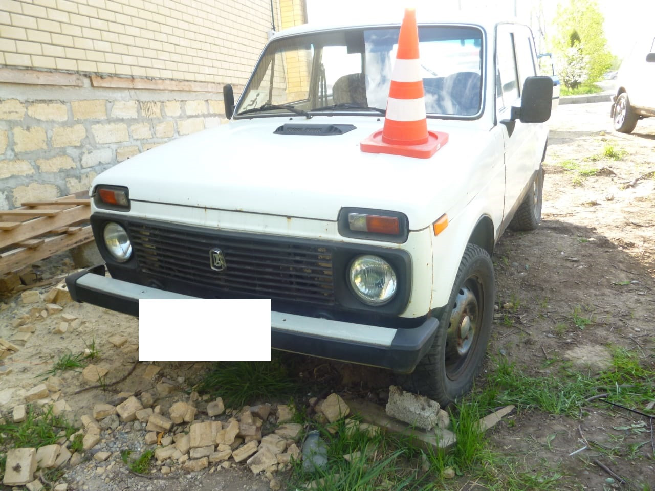 В Ставрополе автомобиль во время ремонта наехал на его владельца