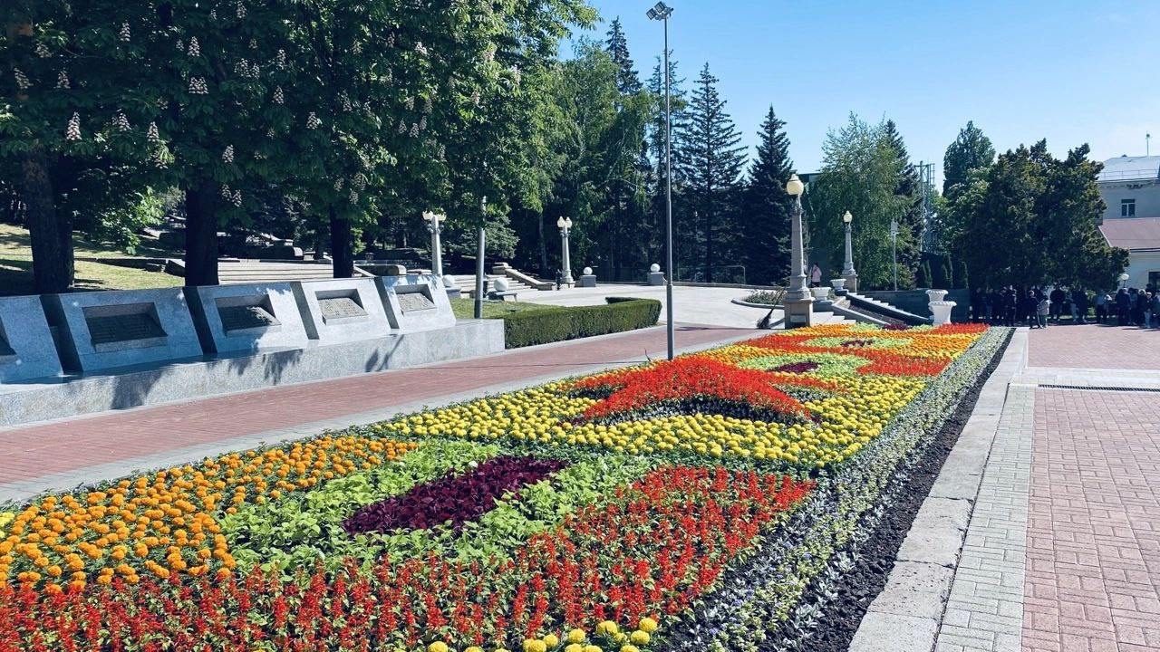 Ставропольские клумбы украсили символами Победы