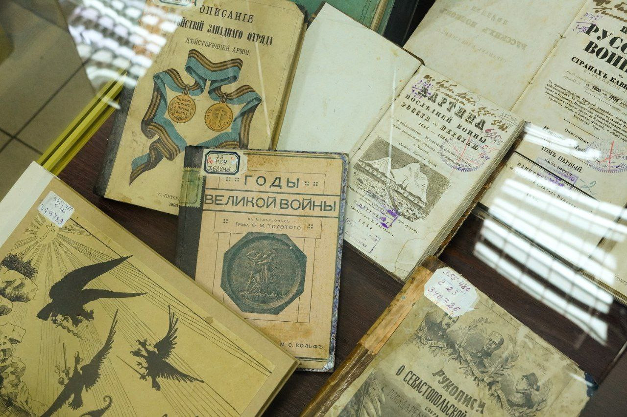 В ставропольской Лермонтовке открылась выставка редких книг Ратная доблесть веков