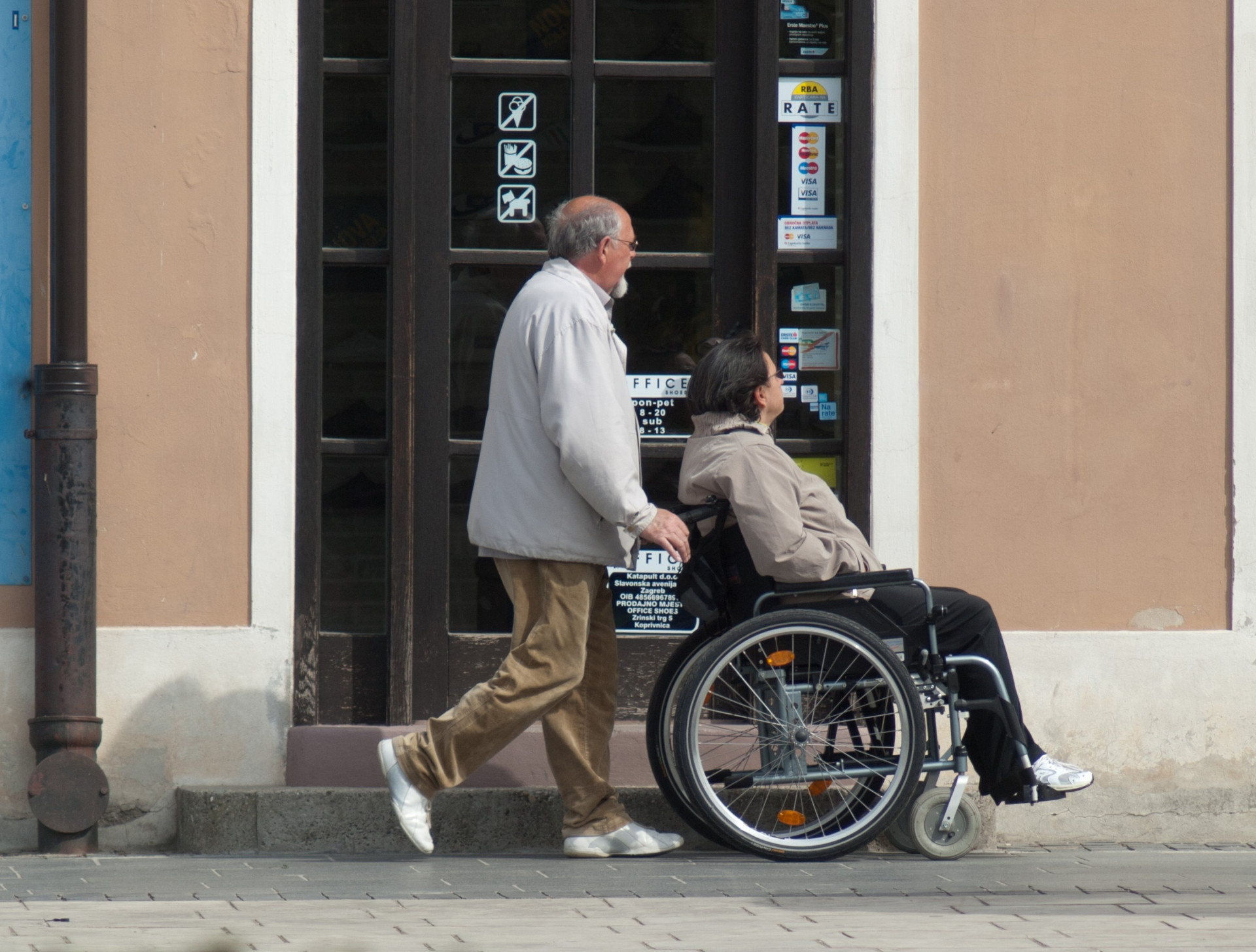 В Невинномысске 72-летнюю женщину с инвалидностью своевременно не обеспечили коляской