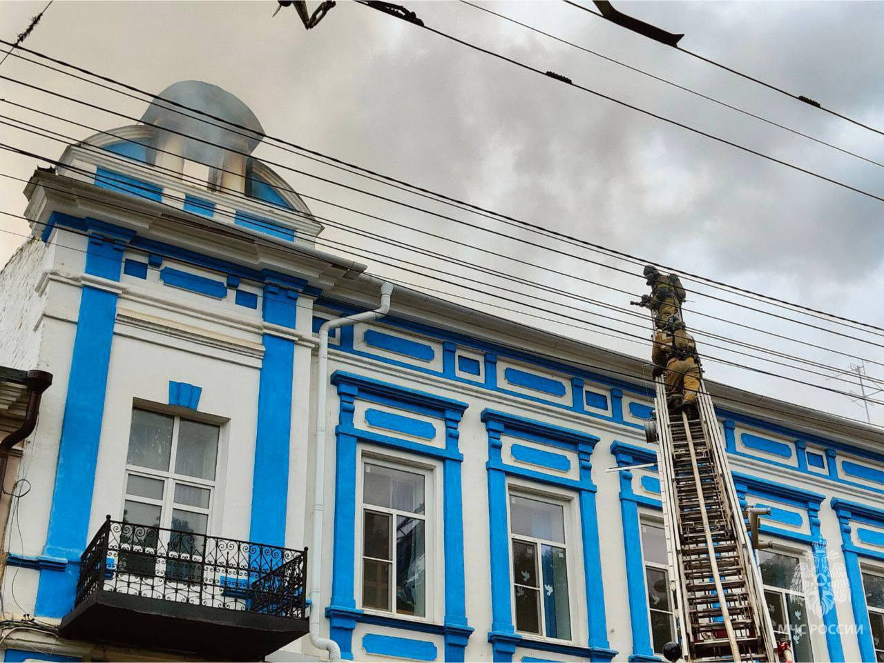 Мангал мог стать причиной пожара в историческом здании в Ставрополе