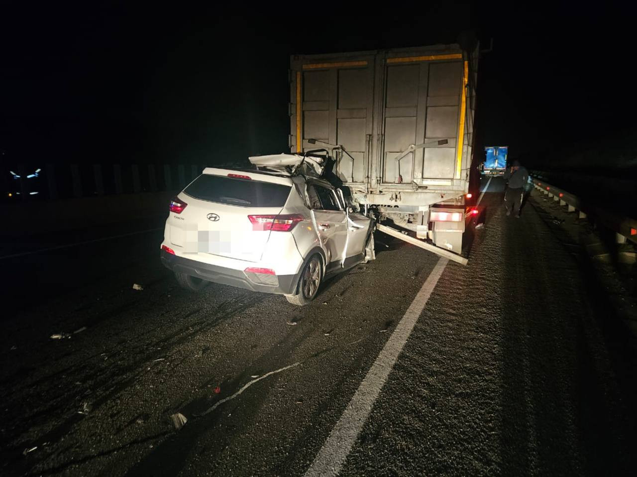 В Предгорье водитель и пассажир Hyndai погибли при столкновении с грузовиком