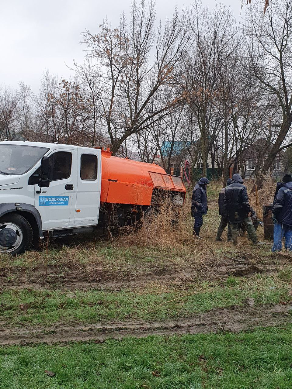 Аварию на коллекторе в Невинномысске устраняют вторые сутки