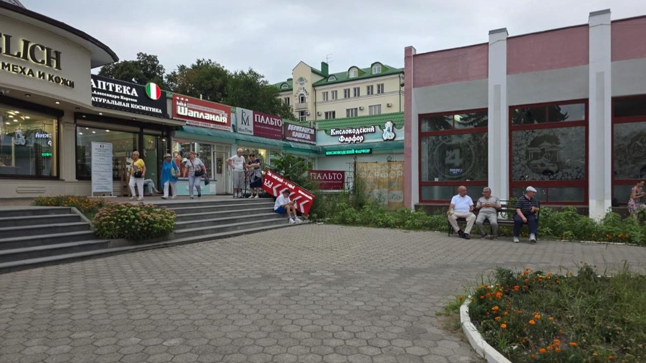 Чудо-тёрки, сок на картонке и магнитики: в Ессентуках борются с нелегальными торговцами