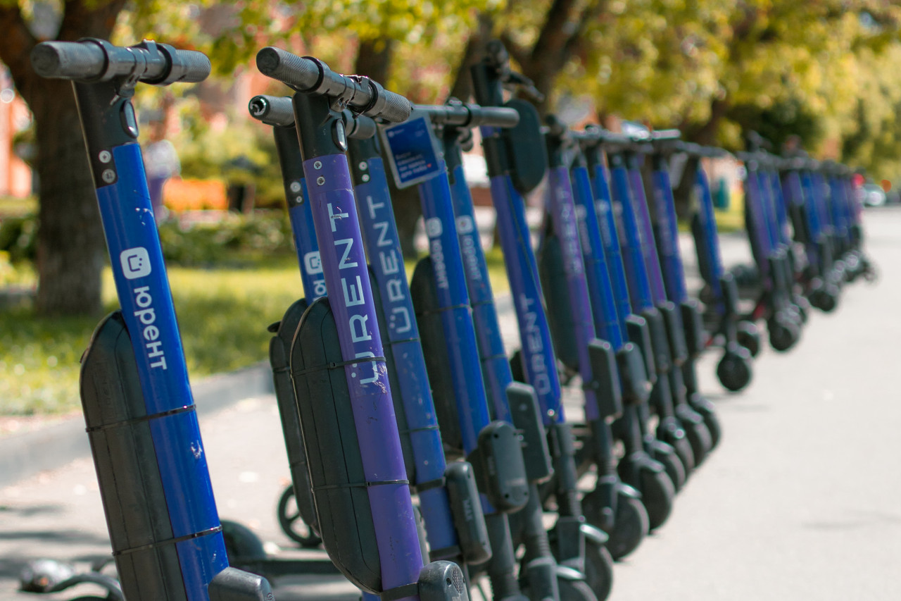 Больше 570 стоянок для самокатов установили в Ставрополе