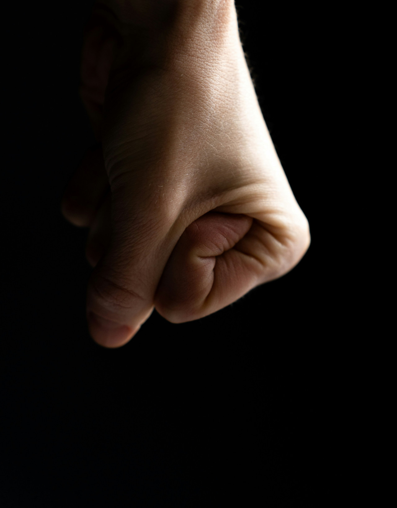 Уголовное дело заведут по факту избиения 13-летней девочки в Светлограде