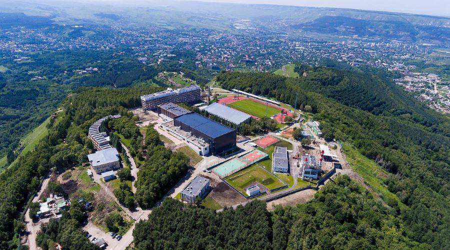 Легкоатлеты из Курска участвуют в тренировках на территории Кисловодска