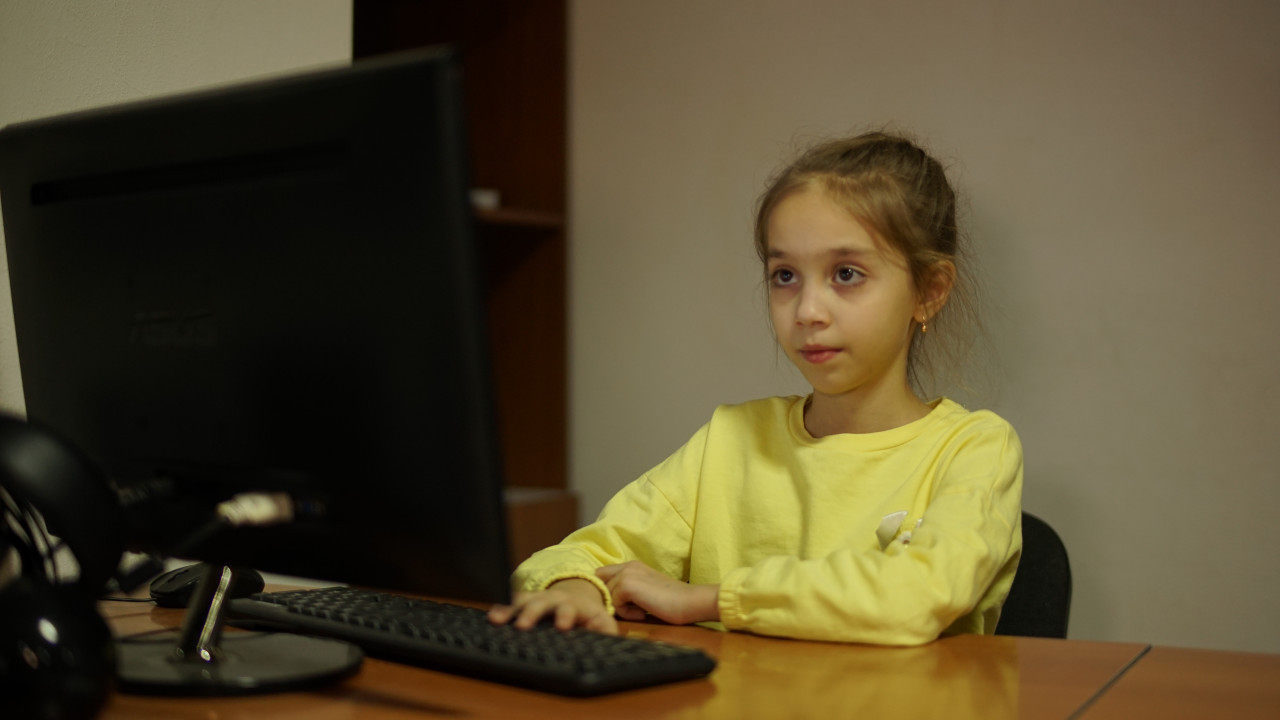 Как уберечь зрение ребенка от гаджетов, рассказали саратовские специалисты