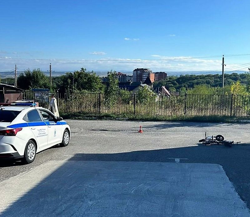 В Ессентуках водитель "Ниссана" сбил двух несовершеннолетних электровелосипедистов В Ессентуках водитель "Ниссана" сбил двух несовершеннолетних электровелосипедистов