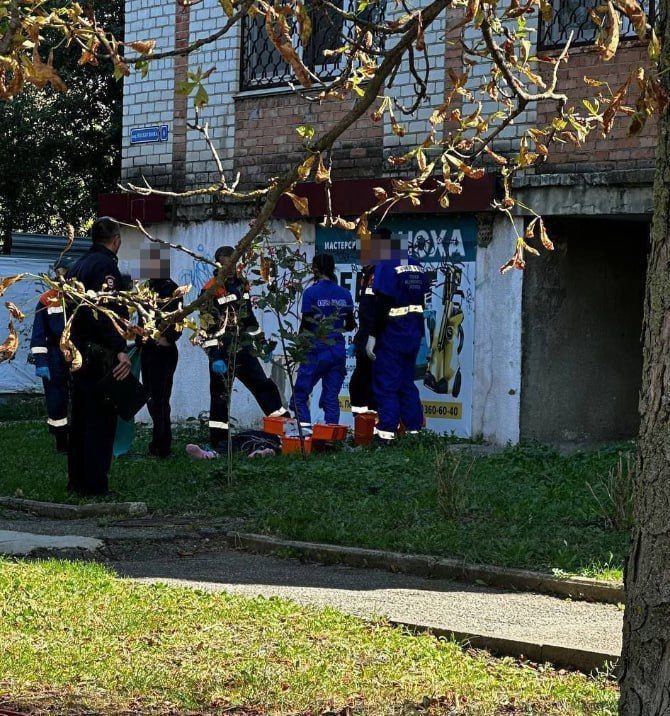 В Ставрополе женщина выпала из окна и погибла В Ставрополе женщина выпала из окна и погибла