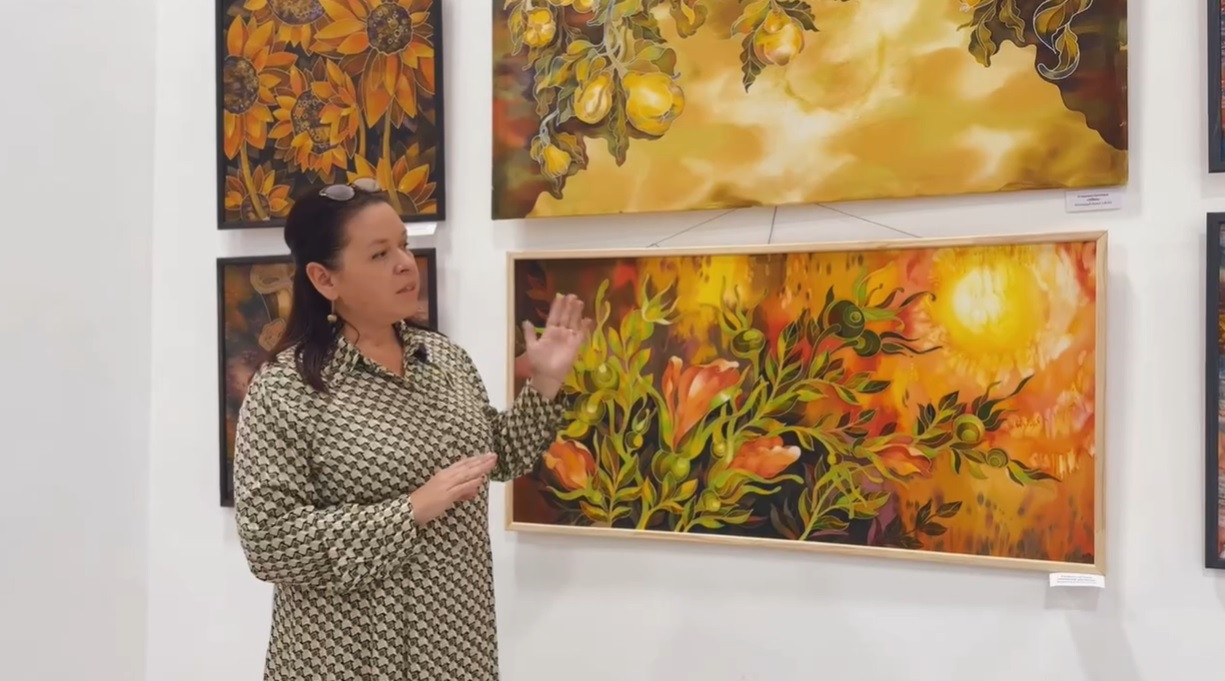 Выставка картин «Выбирая цвет восхода» открылась в Ставрополе