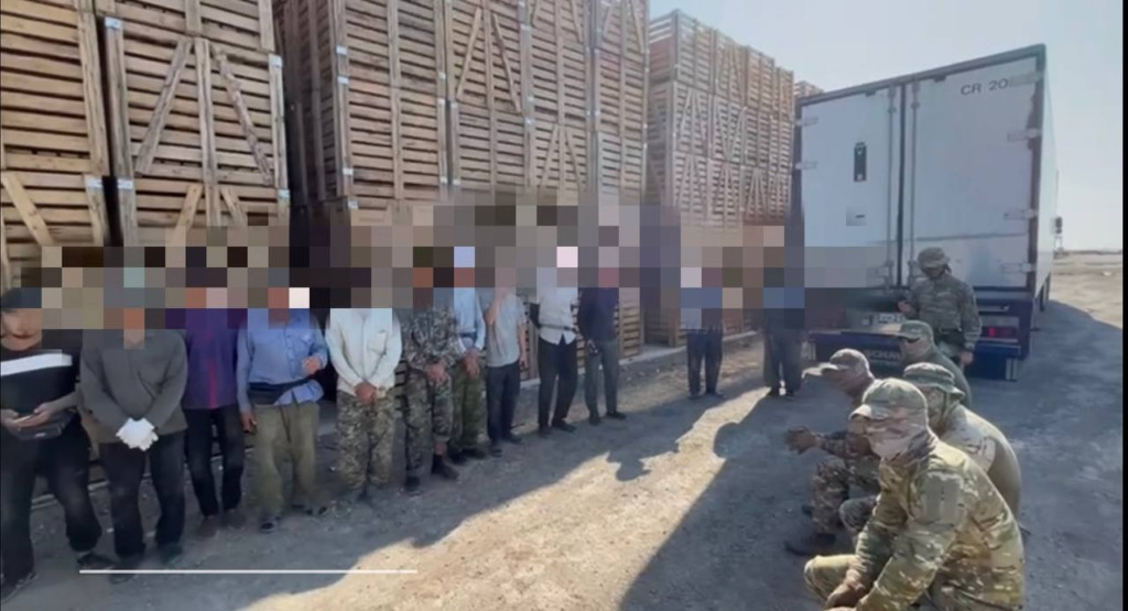 Фермер в Астраханской области организовал лагерь с незаконными мигрантами Фермер в Астраханской области организовал лагерь с незаконными мигрантами