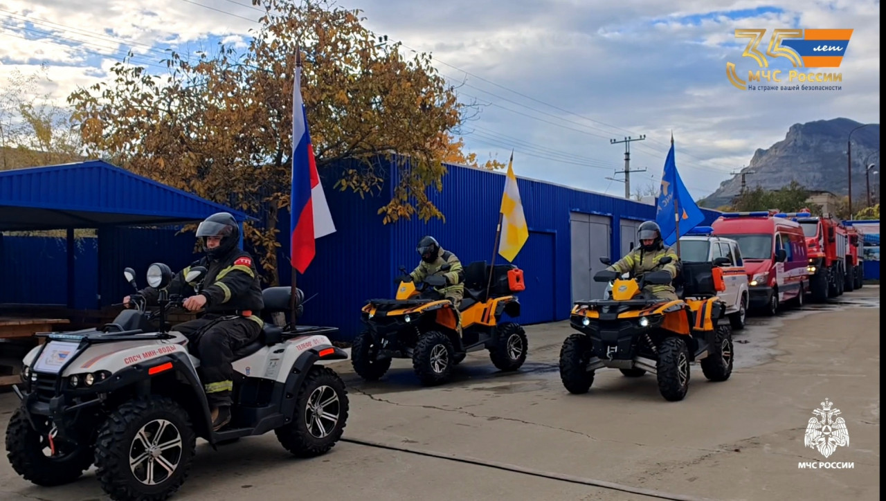 Автопробег в честь 35-летия МЧС России прошел на Ставрополье Автопробег в честь 35-летия МЧС России прошел на Ставрополье