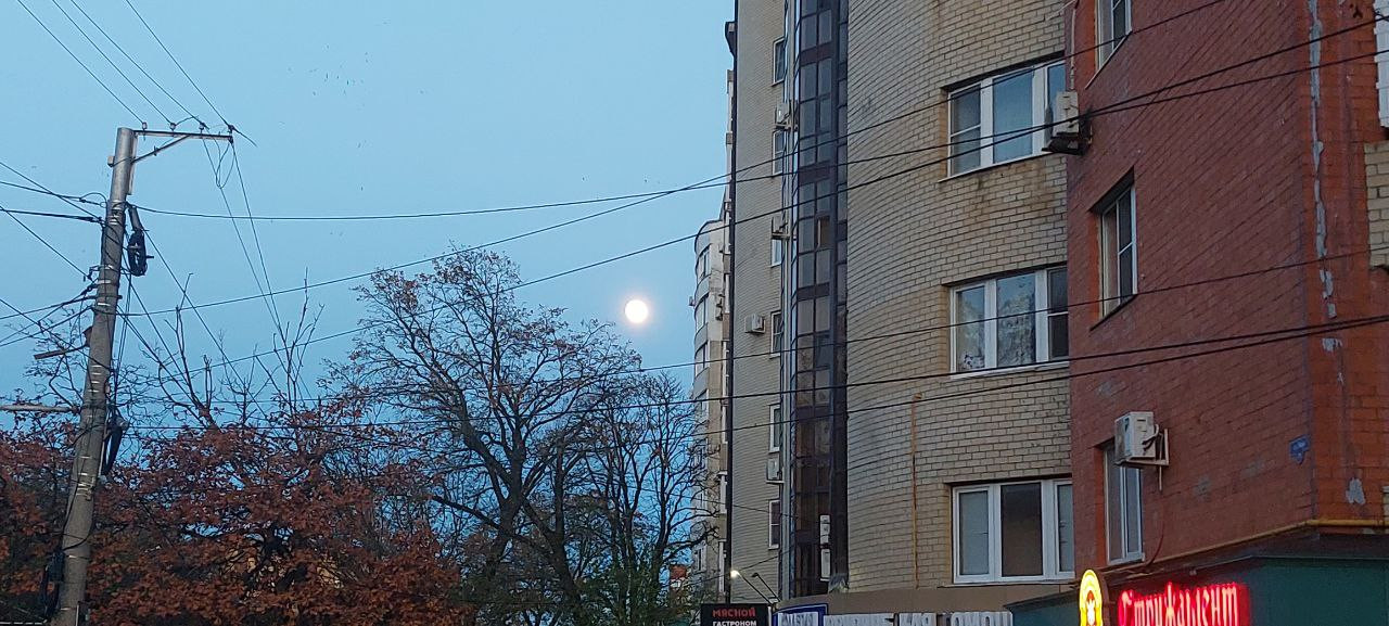 Суперлуние: почему ноябрьская Луна будет особенно яркой Суперлуние: почему ноябрьская Луна будет особенно яркой